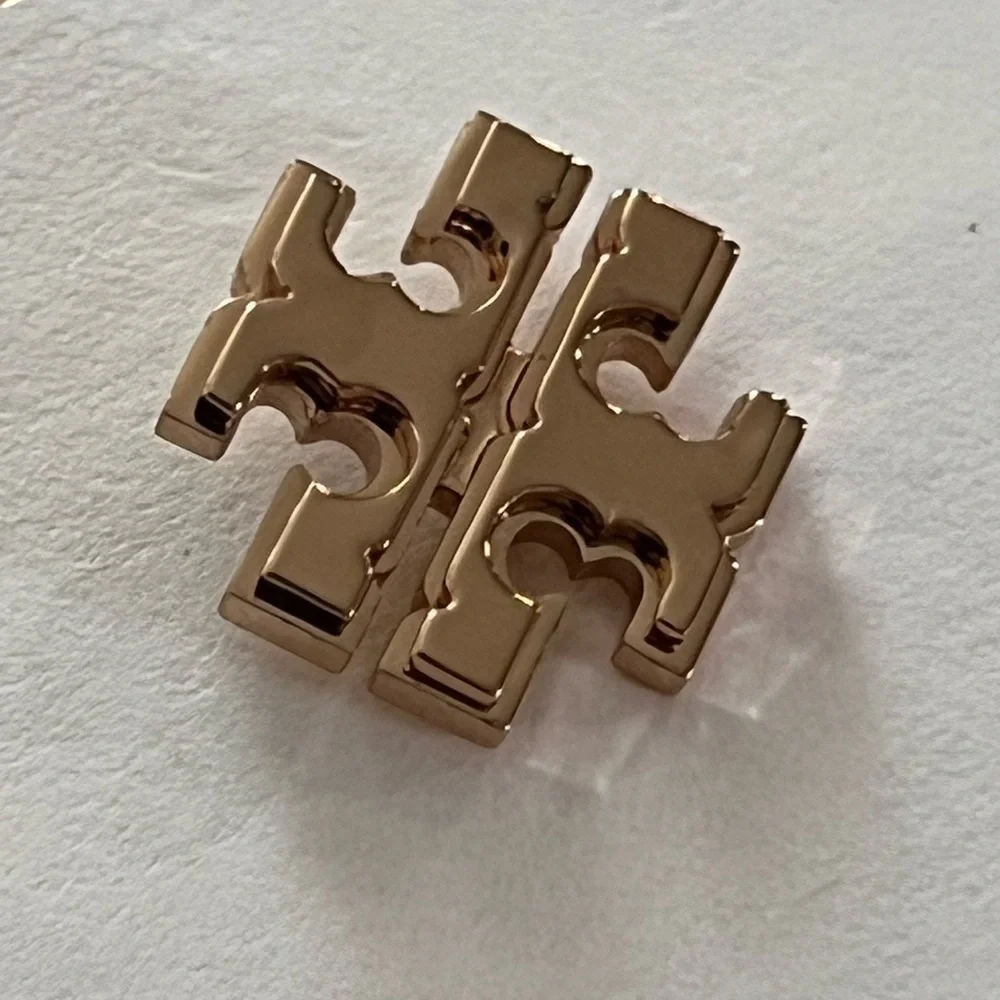 TORY BURCH• Small Logo Earrings